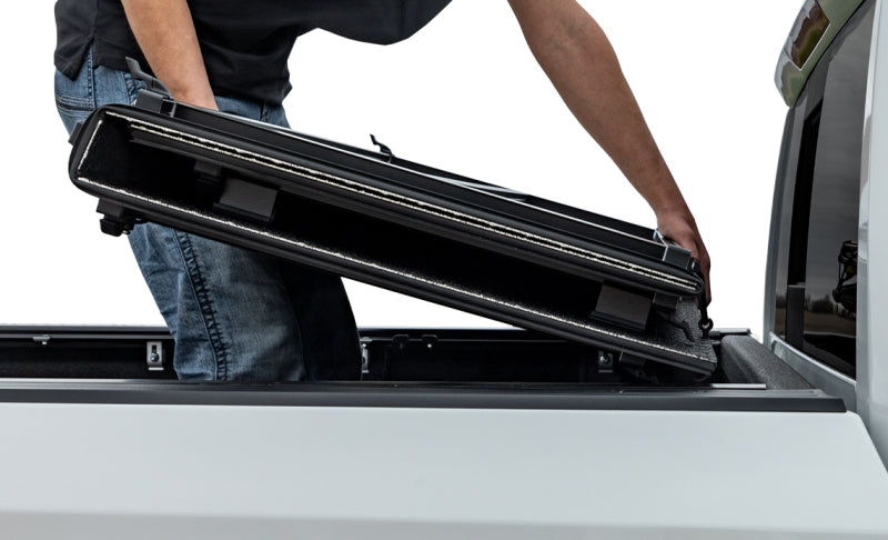ACC LOMAX Pro Series Cover - Access 2022+ Nissan Frontier 6ft Bed LOMAX Professional Series Cover - Urethane Diamond Plate
