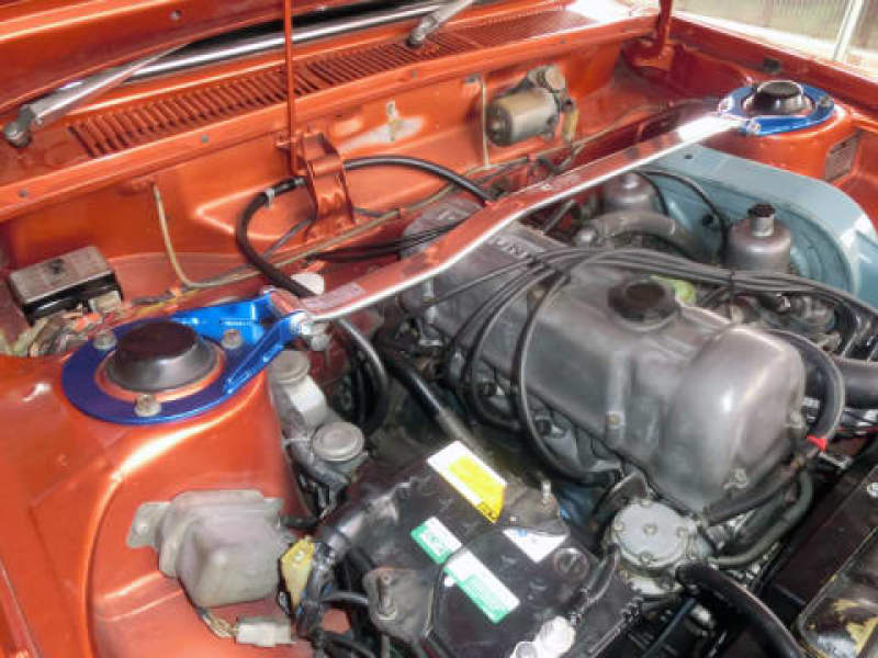 CUS OS Front Strut Bars - Cusco Type-II Oval Strut Bar 67-73 Datsun 510/Bluebird 1.6L SU Twin Carburetor