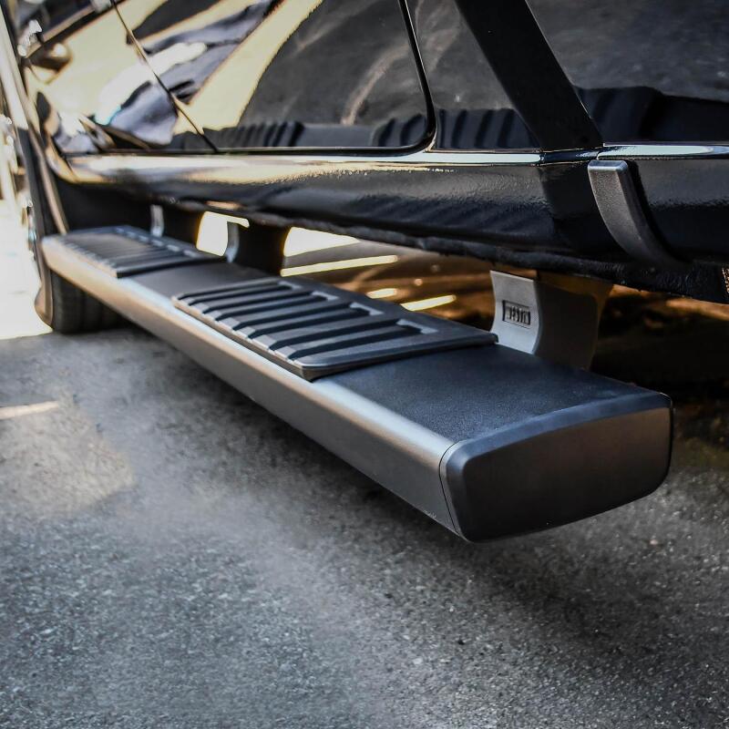WES Nerf Bars - R7 - Westin 19-22 Chevrolet Silverado 1500 DC (Excl. 2019 LD/Limited) R7 Nerf Step Bars - Black