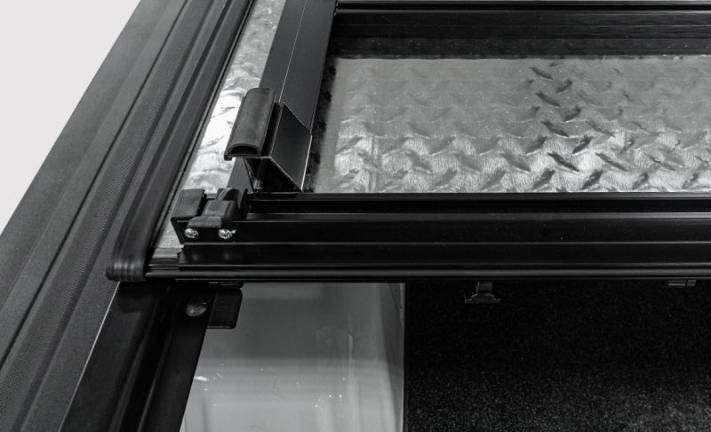 ACC LOMAX Pro Series Cover - Access 2022+ Nissan Frontier 5ft Bed LOMAX Professional Series Cover - Urethane Diamond Plate