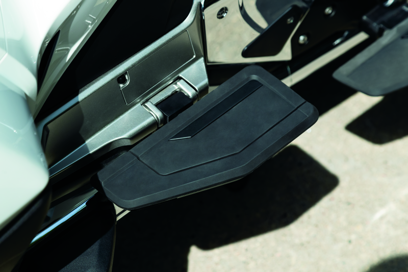 KUR Mini Boards - Kuryakyn Omni Transformer Passenger Flooboards Black