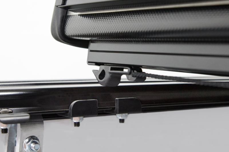 ACC LOMAX Pro Series Cover - Access LOMAX Pro Series 22-24 Toyota Tundra 5ft6in Bed Professional Series Cover