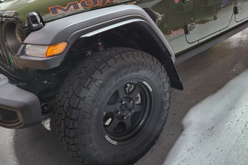 RAL UR Blk Flap/Grey Logo - Rally Armor 19-25 Jeep JT Gladiator (Mojave/Rubicon) Black Mud Flap w/Grey Logo
