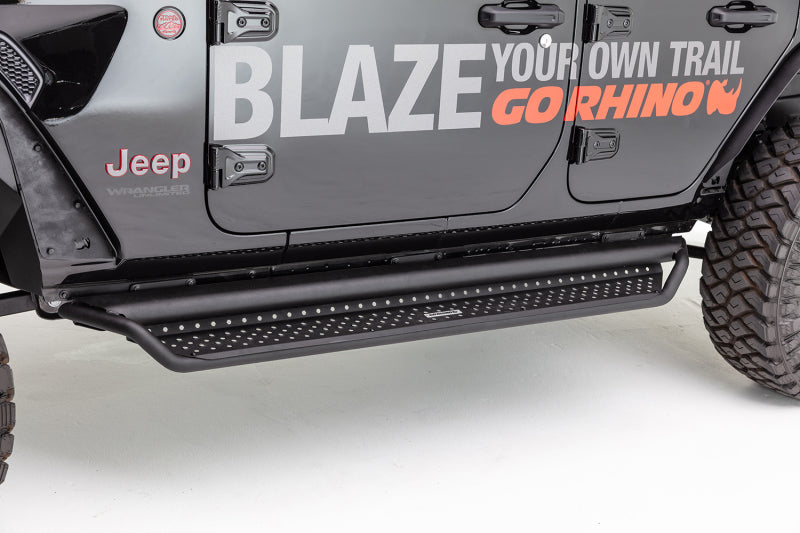 GOR Dom Extreme D1 - Go Rhino 15-20 Chevy Colorado Dominator Extreme D1 SideSteps Complete Kit w/SideStep + Brkts