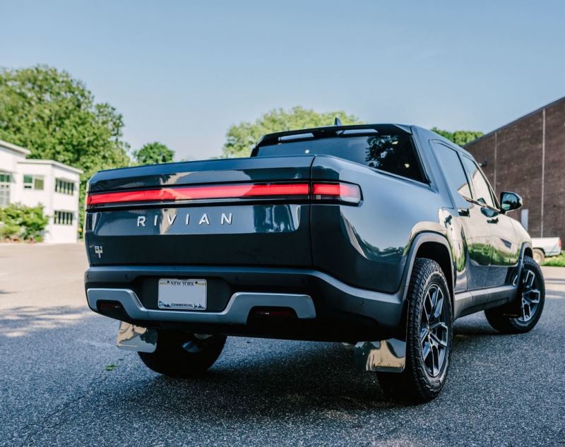 RAL UR Black Flap/Tang Logo - Rally Armor 22-25 Rivian R1T Black UR Mud Flap w/Tangerine Scream Logo