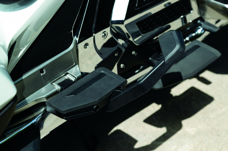 KUR Mini Boards - Kuryakyn Omni Transformer Passenger Flooboards Black
