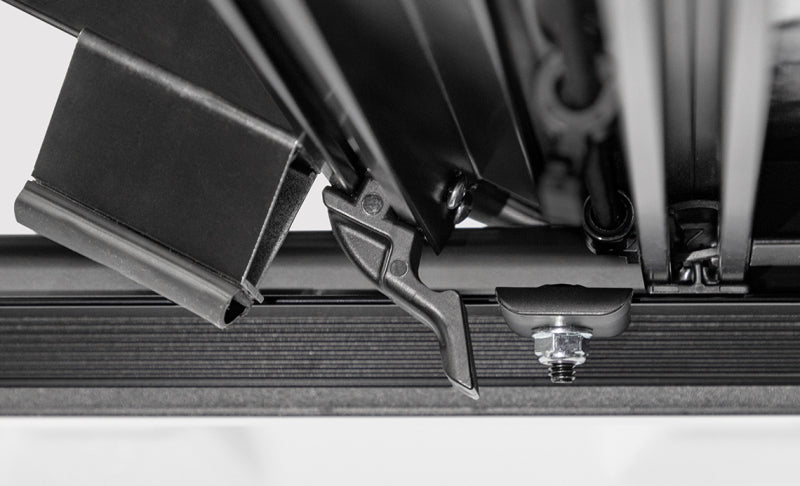 ACC LOMAX Tri-Fold Cover - Access LOMAX Tri-Fold 05-21 Nissan Frontier 5ft Bed